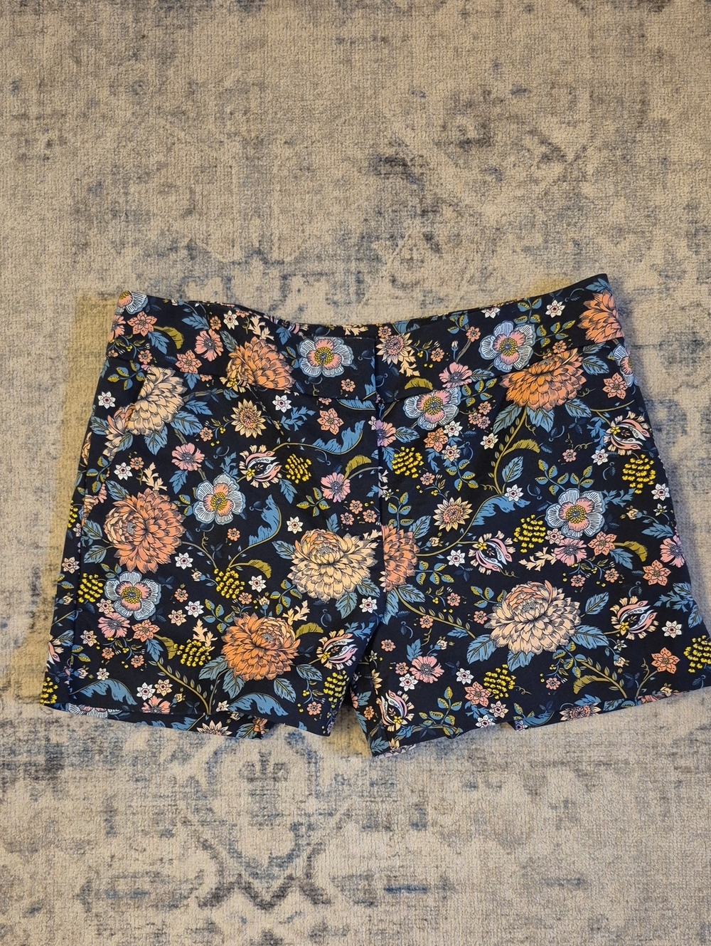 Like New LOFT Riveria Shorts - Size 6